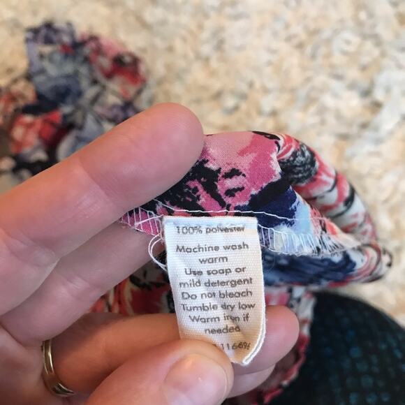 Floral Short Sleeve Top - Size Medium - Excellent Condition - Picture 7 of 7